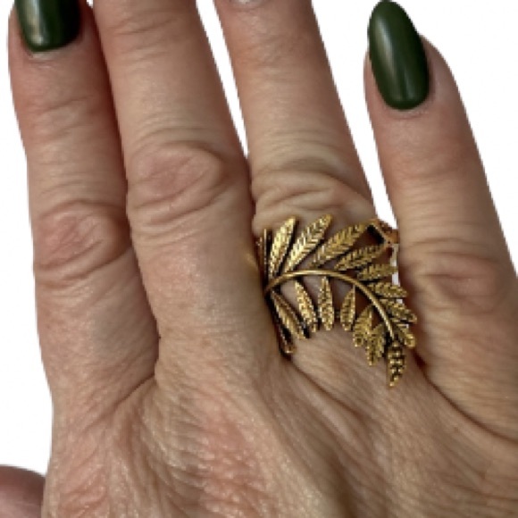 💜 SALE 2/$15 💜  🆕 PALM LEAF Gold Ring!!! - Picture 5 of 6